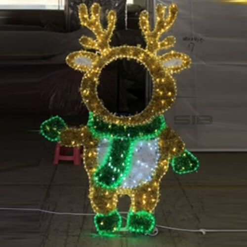 Светодиодная фигура «Олень с зеленым шарфом» LS на металлическом каркасе высота 1,8 м